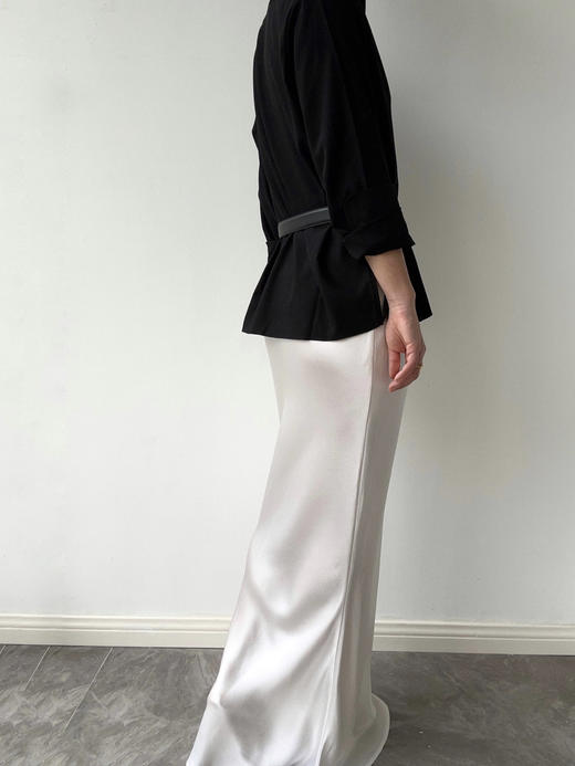 HOSIKARI｜HO22AW38 醋酸斜裁鱼尾半裙 [ 黑 / 白 / 深棕 ] 商品图13