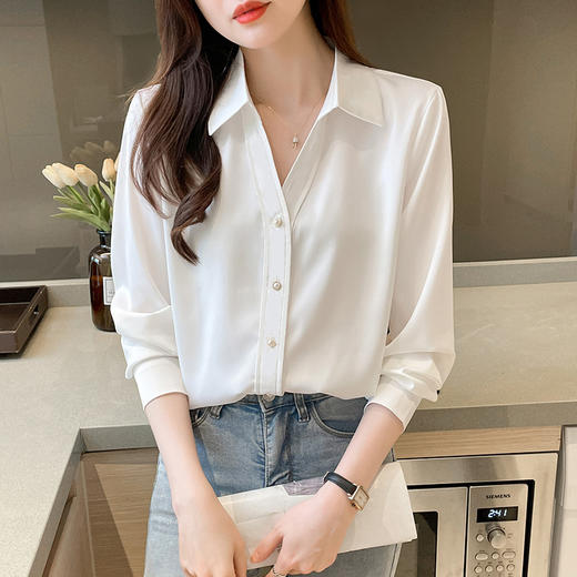 春夏新款韩版缎面衬衫女长袖设计感v领复古港味高端轻奢风衬衣女 商品图4
