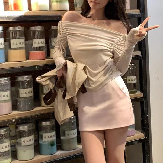 现货   夏季芭蕾风 一字肩打底衫 商品图1