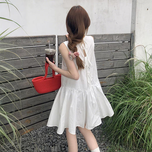 西遇无袖背心连衣裙女夏季新款背后设计感A字圆领法式裙子SS050554 商品图4