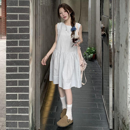 西遇无袖背心连衣裙女夏季新款撞色宽松圆领条纹法式裙子SS050547 商品图1