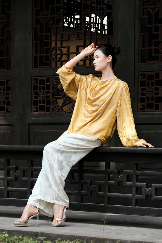 盛唐婧 |桑蚕丝重缎折枝玫瑰花直筒裤-白色 商品图3