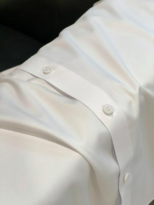 英国轻奢品牌Gesamy桑蚕丝短袖衬衫，英国高端塞尔福里奇商场，哈罗斯商场都有专柜，2.5%桑蚕丝+29.5%莫代尔的黄金配比，吸湿性，透气感都很好，5色可选
尺码M-3XL，清货特价 商品图8