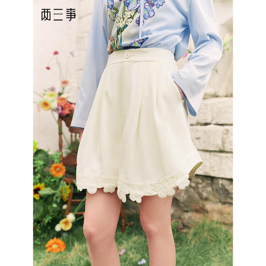 两三事 落花行歌 2025夏季新款甜美绣花裤脚口高腰短裤女宽松 商品图0