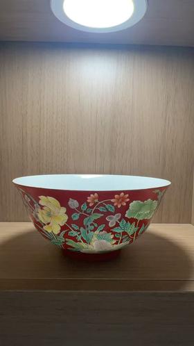 珊瑚红地珐琅彩九秋同庆碗