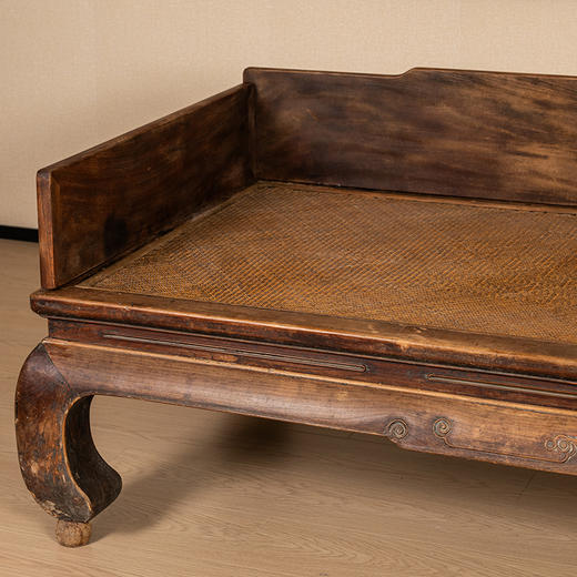 清中期 榉木云纹彭牙鼓腿踩球足三围屏罗汉床 商品图1