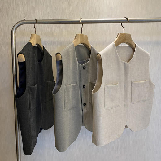 绝！！搭什么look都是正经的TH！2025新款通勤宽松圆领无袖西装马甲女春夏款！ 商品图3