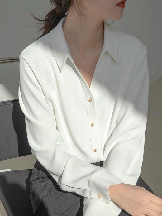春夏新款韩版缎面衬衫女长袖设计感v领复古港味高端轻奢风衬衣女 商品图2