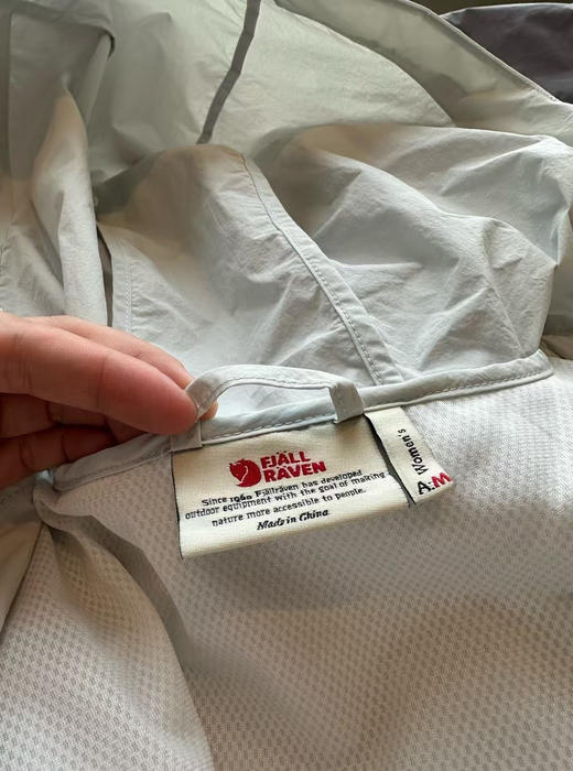 原单正品北极狐女士轻量夹克防晒衣  防晒 防泼水  后面设计透气不闷汗  两个颜色
模特170 120斤穿拍M码宽松
尺码S M L 商品图9