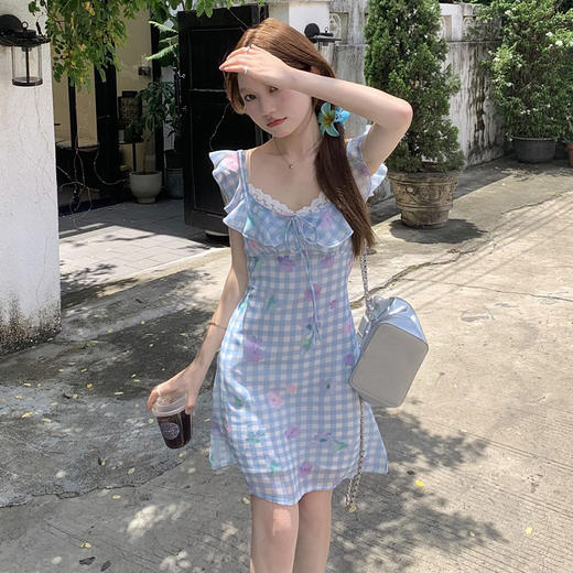 西遇法式飞袖连衣裙女夏季新款系带蕾丝拼接格子碎花短裙SS050539 商品图1