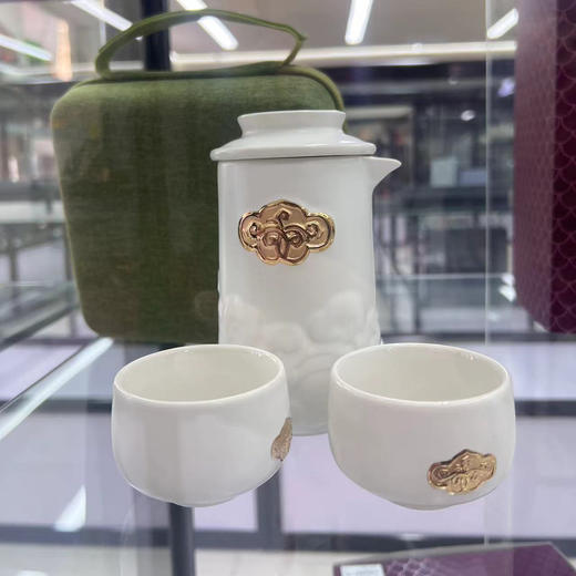 乾唐轩祥云如意泡茶器一壶二杯（牙白+鎏金+碧玺釉）悦享随行袋 壶180ml+杯60ml（仅供济南市区） 商品图0