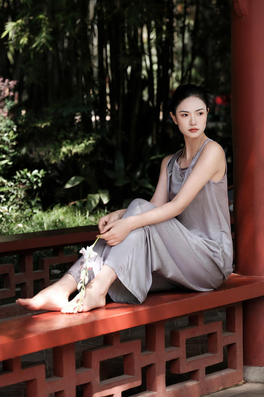 盛唐婧 |暮山紫桑蚕丝暗纹提花背心上衣 商品图3