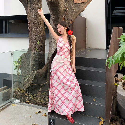 西遇格子吊带连衣裙女夏季新款粉色a字收腰v领法式长裙SS050543 商品图1