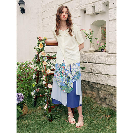 两三事 晨玫绫波 2025夏季新款小清新立体玫瑰翻领蕾丝拼接衬衫女 商品图3