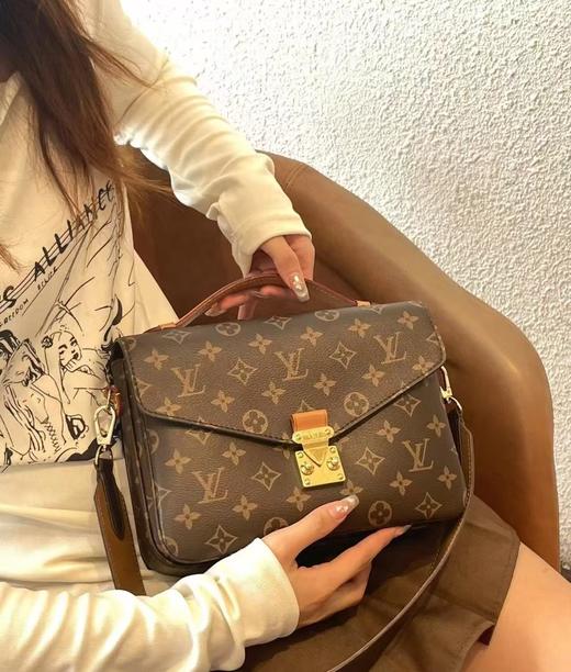 海外邮寄LV邮差包可扫码进出专柜高版 商品图8