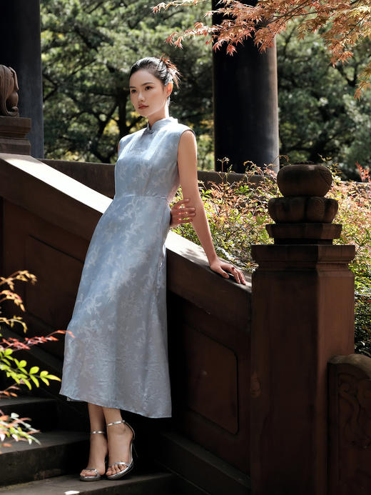 盛唐婧 |桑蚕丝龙纹葫芦盘扣连衣裙 商品图0