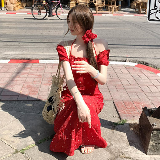 西遇红色波点连衣裙女夏季新款度假风方领a字收腰法式长裙SS050559 商品图4