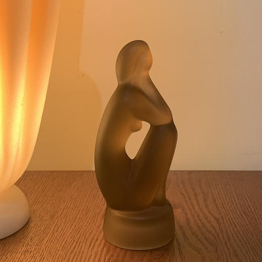 日本中古玻璃摆件 思考中的少女 商品图1