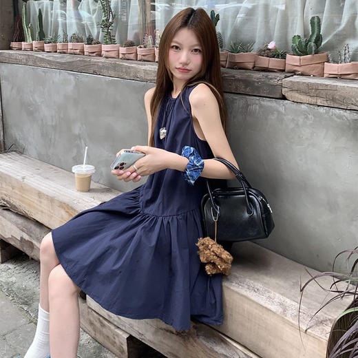 西遇无袖背心连衣裙女夏季新款背后设计感A字圆领法式裙子SS050554 商品图3