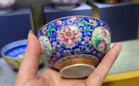 内青花宝相花开窗珐琅杯