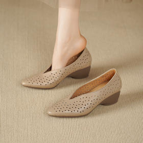 【预售5天】复古软羊皮坡跟厚底奶奶鞋女春秋款洞洞软面软底舒适单鞋妈妈皮鞋DTN&175-9