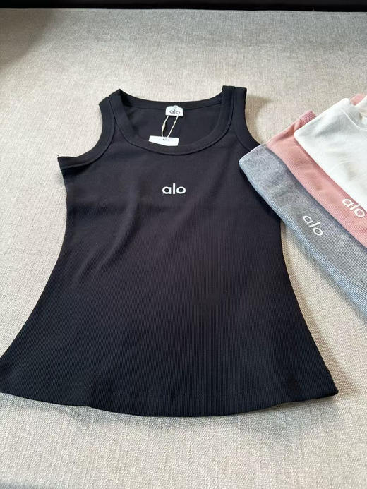原单正品 Alo yoga 瑜伽背心，纯棉弹力螺纹材质
最百搭的内搭来了。

颜色：黑色/灰色/粉色/白色
尺码：m/l
M适合90-110斤
L适合100-125斤 商品图11