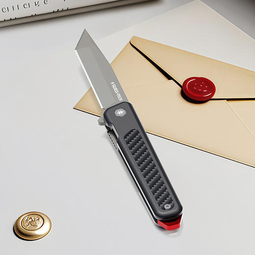 SWISS+TECH瑞士科技 山魈碳纤维手柄户外折叠小刀 商品图1