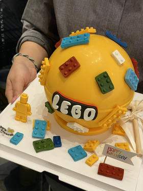 乐高敲敲乐（15cm直径，里面是奶油蛋糕）