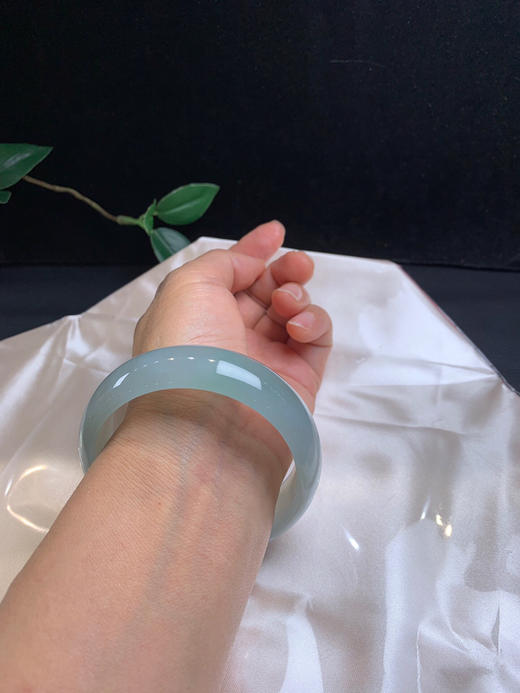 612651，59.6冰晴宽版手镯，冰润干净，整条都润润的 商品图5