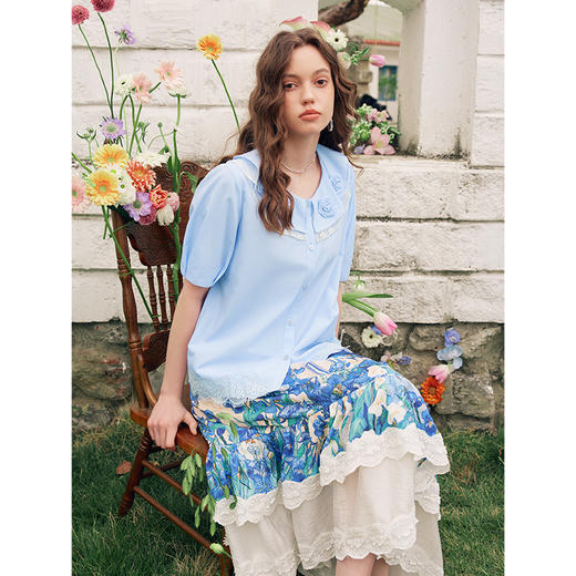 两三事 晨玫绫波 2025夏季新款小清新立体玫瑰翻领蕾丝拼接衬衫女 商品图1