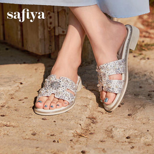 Safiya/索菲娅2025夏季轻便平底复古闪钻珍珠仙女休闲露趾拖鞋SFD2110380 商品图4