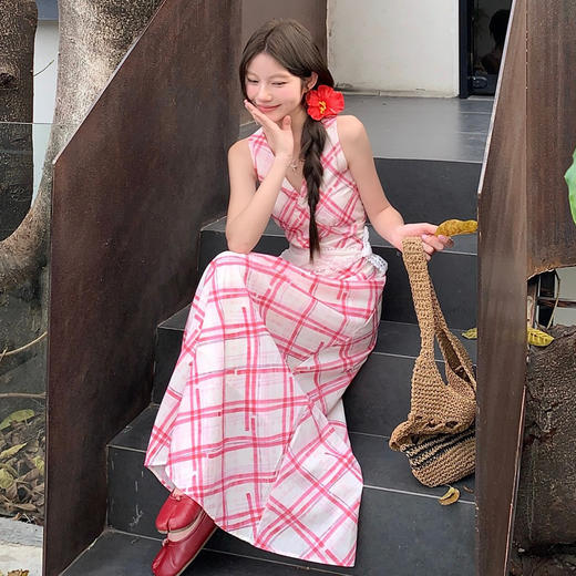 西遇格子吊带连衣裙女夏季新款粉色a字收腰v领法式长裙SS050543 商品图3