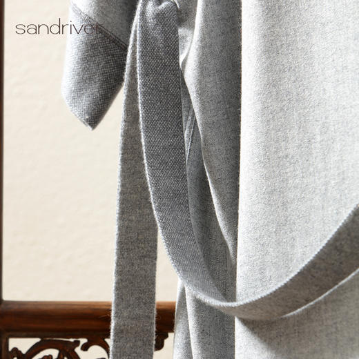 针梭相拼青果领睡袍SJF97W215N 商品图2