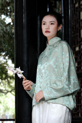 盛唐婧 |缠枝金莲国风扣真丝提花外套