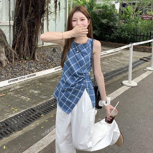 西遇格子无袖上衣女夏季新款不规则下摆设计感蓝色收腰衬衣SS050546 商品图4