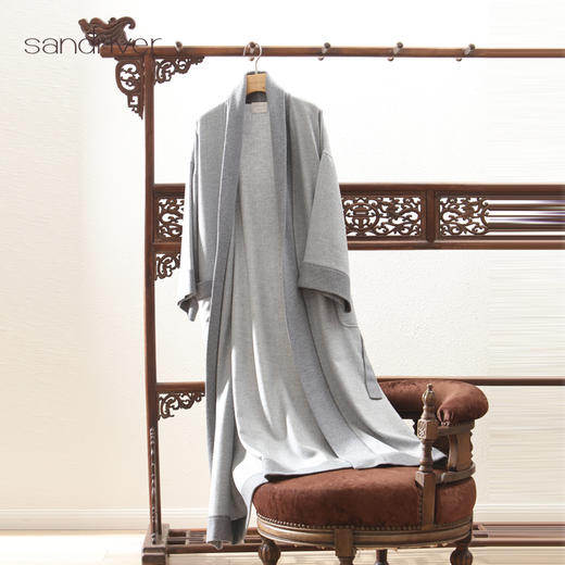 针梭相拼青果领睡袍SJF97W215N 商品图1