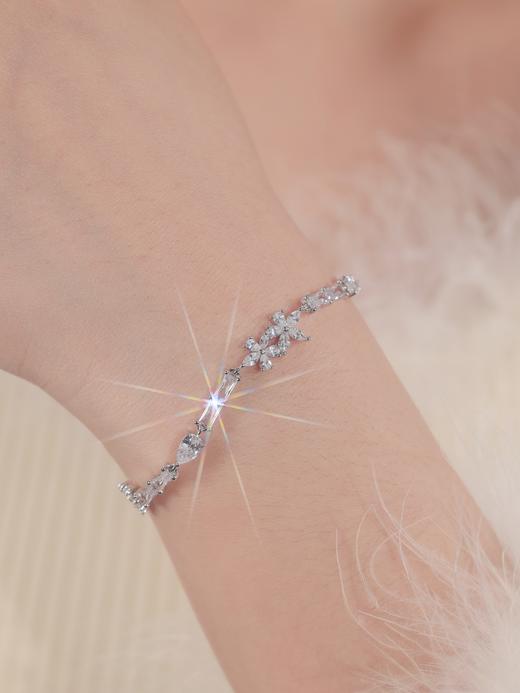 卡蒂罗/KADER 星河方糖纯白茉莉项链 春夏经典时尚百搭可调节纯银首饰 梦幻紫藤花闪耀银河满镶闪锆可调节配饰 商品图3