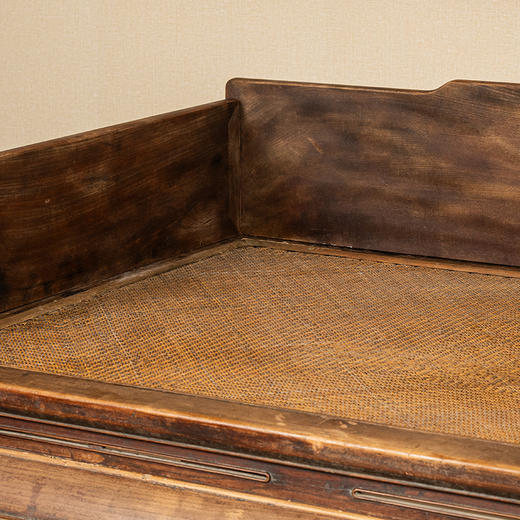 清中期 榉木云纹彭牙鼓腿踩球足三围屏罗汉床 商品图3