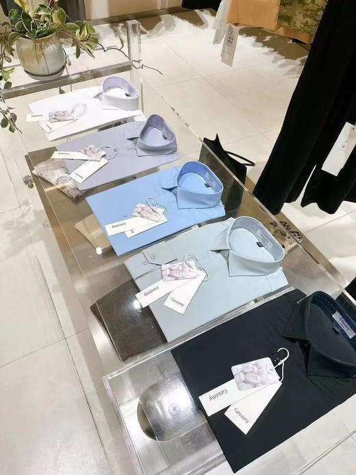 英国轻奢品牌Gesamy桑蚕丝短袖衬衫，英国高端塞尔福里奇商场，哈罗斯商场都有专柜，2.5%桑蚕丝+29.5%莫代尔的黄金配比，吸湿性，透气感都很好，5色可选
尺码M-3XL，清货特价 商品图0
