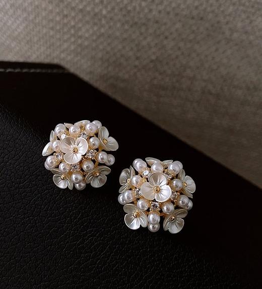 设计师款花球珍珠精致耳钉925脱敏针 商品图0