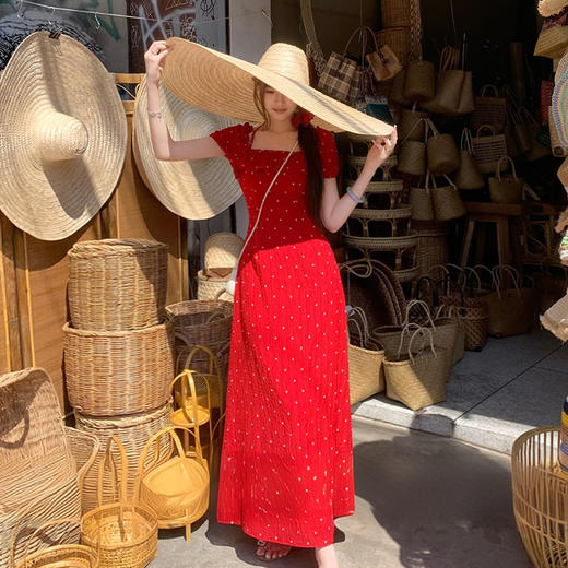 西遇红色波点连衣裙女夏季新款度假风方领a字收腰法式长裙SS050559 商品图2