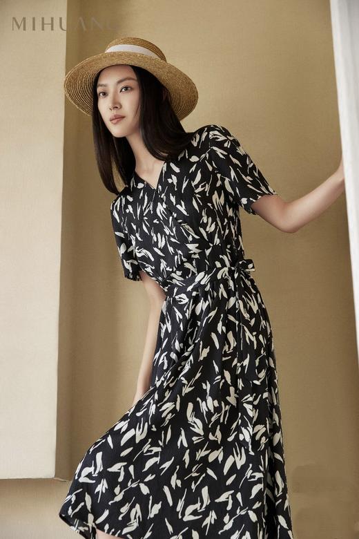 米皇V领连衣裙 商品图0