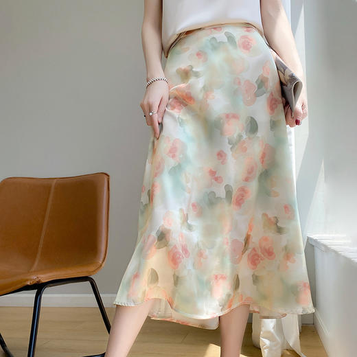 2025碎花半身裙女春季新款印花高腰伞裙显瘦包臀裙薄款女装服饰裙 商品图0