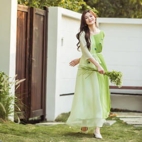 【林栖设计小店】（现货）【林栖推荐】2025年春夏新品浅绿色显瘦气质拼接真丝飞片连衣裙N1952298