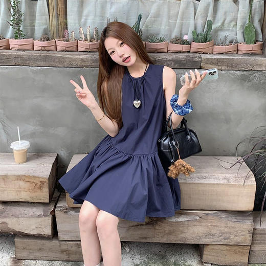 西遇无袖背心连衣裙女夏季新款背后设计感A字圆领法式裙子SS050554 商品图1