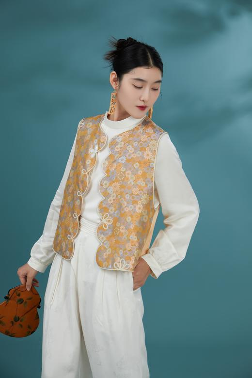 荷言HEYEN 静初 五彩雏菊提花非遗宋锦新中式马甲高级定制 商品图2