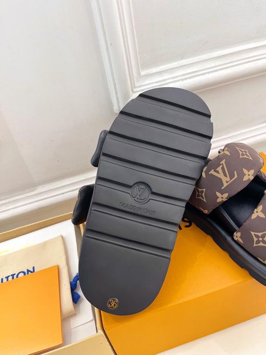 LouIs VUITTON Pool Pillow 皮革 平底露趾 一字拖鞋 女款 棕色（HC） 商品图3