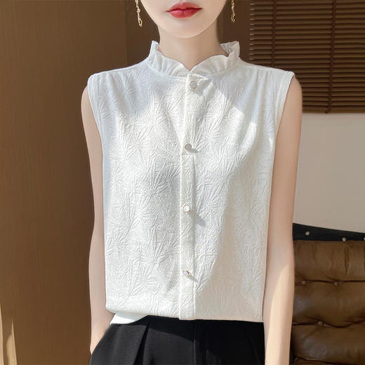 2025夏季新款女装木耳边领扣无袖打底衫上衣短款背心服饰针织衫女 商品图1