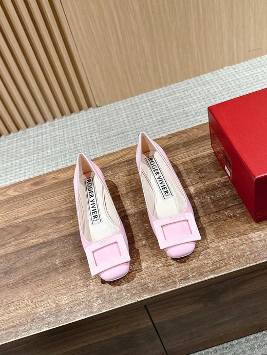 RV罗杰维维亚早春新新款ULook圆头单鞋优雅登场2.5cm（HC） 商品图3