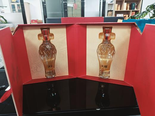 💥五粮液建厂72周年纪念馆藏酒 ❗️🌈李永波领衔四位世界冠军联名限定 ❗️五粮液自营产品❗️馆藏新品❗️🎁【五粮液火爆荣光礼盒】送五粮液酒具🥂 商品图4